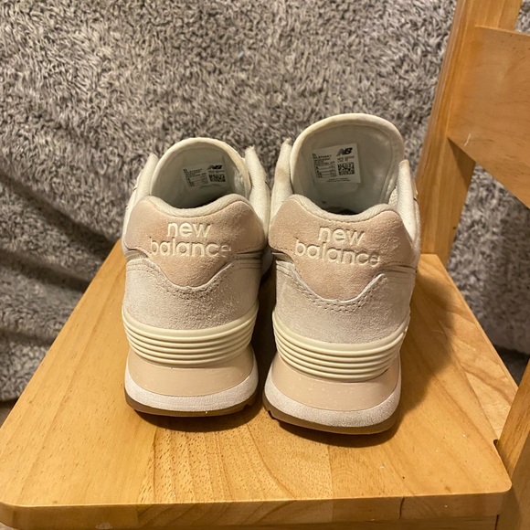 new balance sneakers - Picture 1 of 4